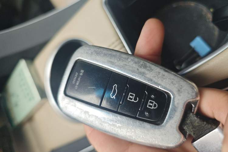 Used Toyota Avalon 2019 2.5L Touring Premium Version China VI Standard Vehicle Key