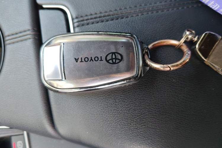 Used Toyota Avalon 2019 2.0L Luxury Edition China VI Standard Vehicle Key