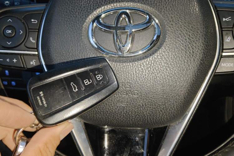 Used Toyota Avalon 2019 Dual-Engine 2.5L Luxury Edition China VI Standard Vehicle Key