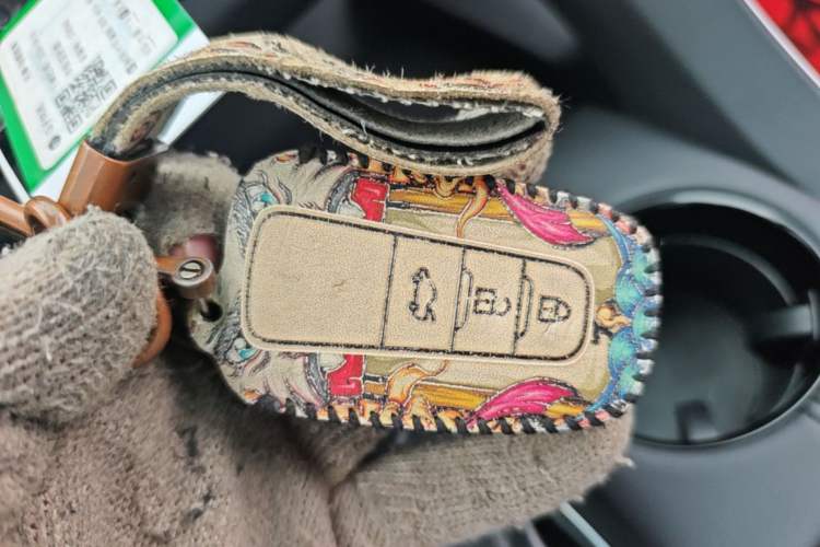 Used Toyota Avalon 2019 2.0L XLE Premium Edition China VI Vehicle Key