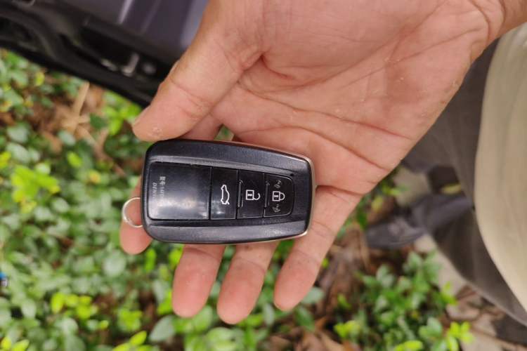 Used Toyota Avalon 2019 2.0L Luxury Edition China VI Standard Vehicle Key