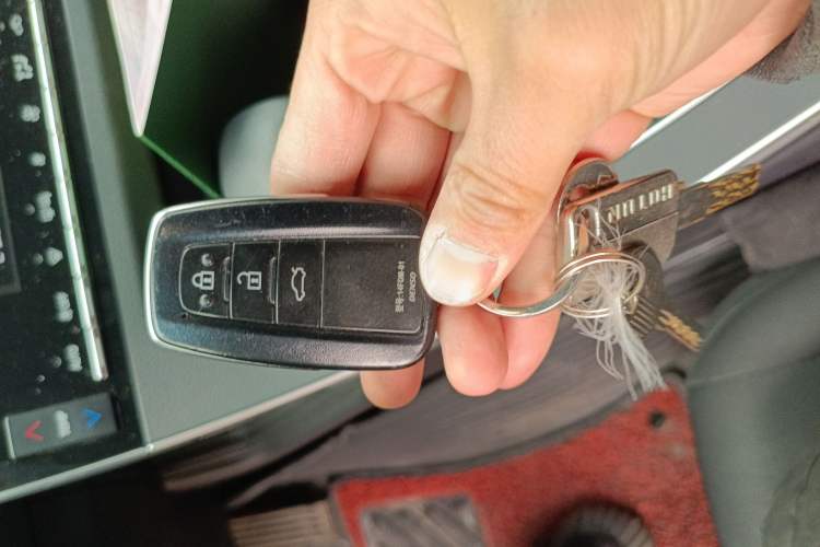 Used Toyota Avalon 2019 2.0L Ambition Edition China VI Vehicle Key