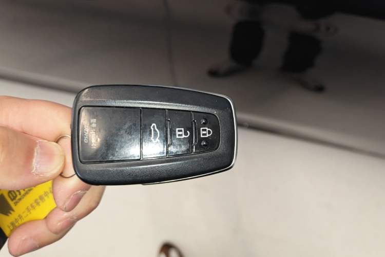 Used Toyota Avalon 2019 Dual-Engine 2.5L XLE Prestige Version China VI Standard Vehicle Key