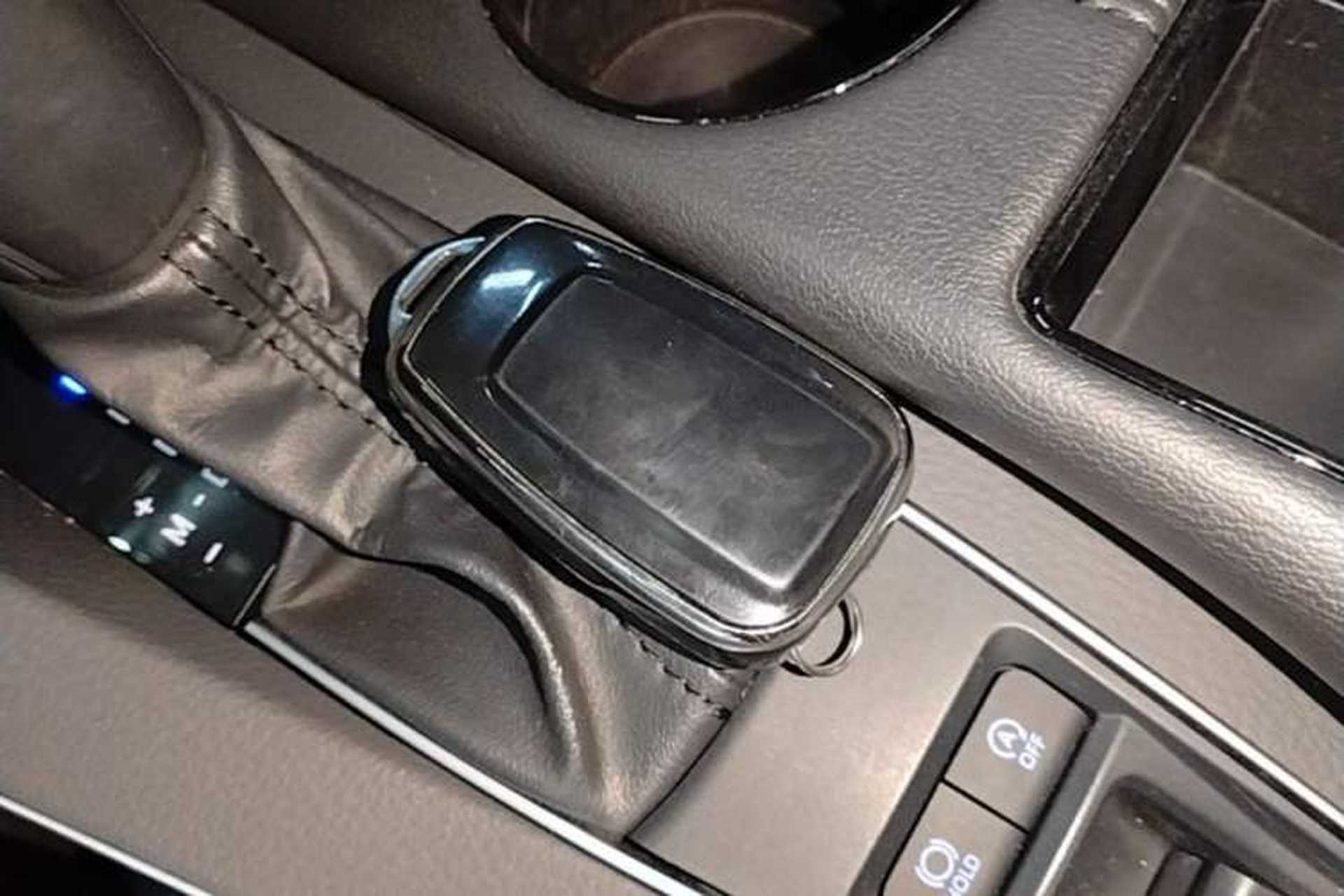 Used Toyota Avalon 2019 2.0L XLE Premium Edition China VI Vehicle Key