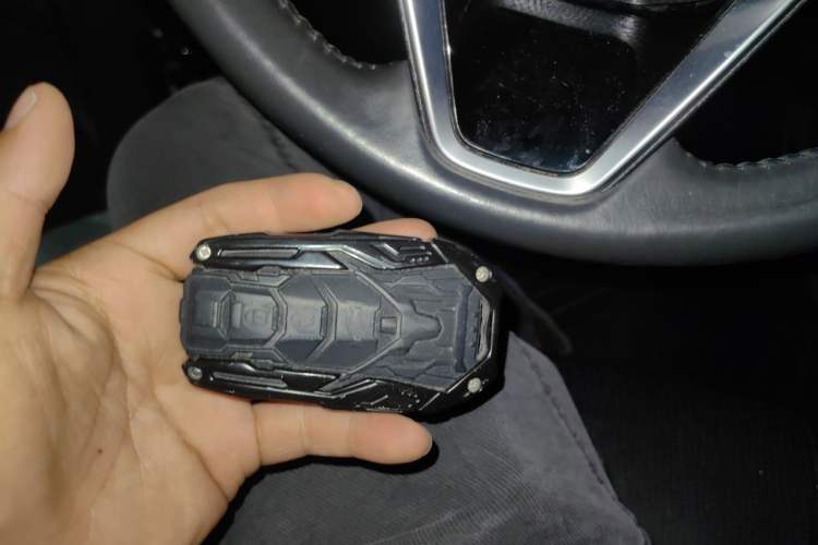 Used Toyota Avalon 2019 Dual-Engine 2.5L XLE Prestige Version China VI Standard Vehicle Key