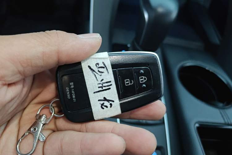 Used Toyota Avalon 2019 2.0L XLE Premium Edition China VI Vehicle Key