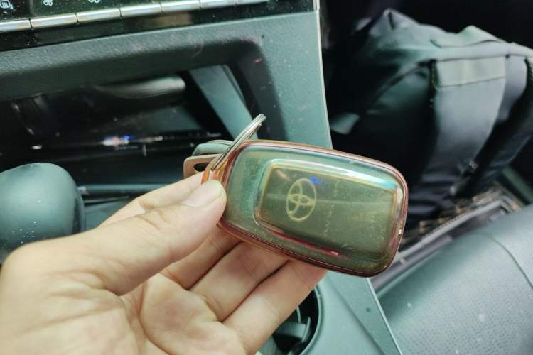 Used Toyota Avalon 2019 2.0L Luxury Edition China VI Standard Vehicle Key