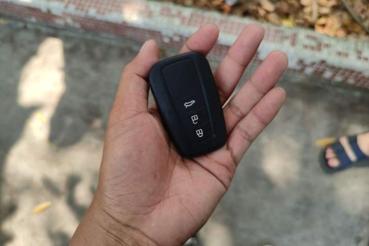 Used Toyota Avalon 2019 2.0L Luxury Edition China VI Standard Vehicle Key