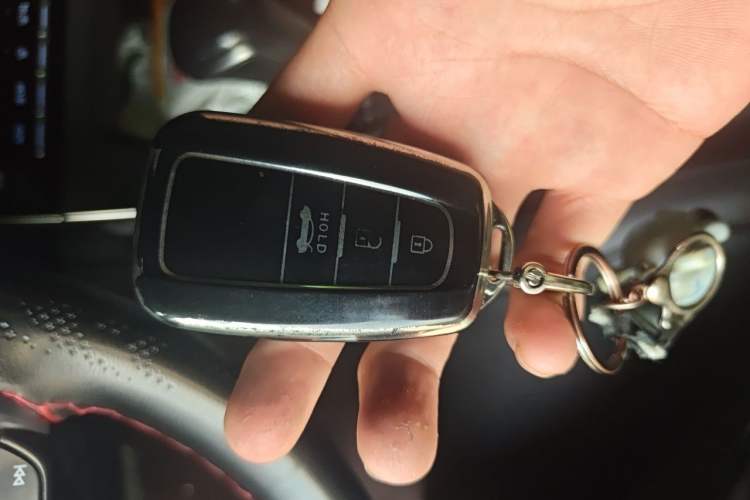 Used Toyota Avalon 2019 2.0L XLE Premium Edition China VI Vehicle Key
