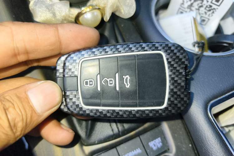Used Toyota Avalon 2019 2.5L Touring Premium Version China VI Standard Vehicle Key