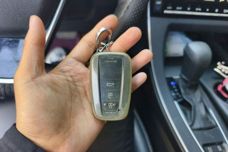 Used Toyota Avalon 2019 2.0L Ambition Edition China VI Vehicle Key