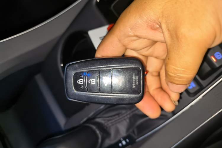 Used Toyota Avalon 2019 2.0L XLE Premium Edition China VI Vehicle Key