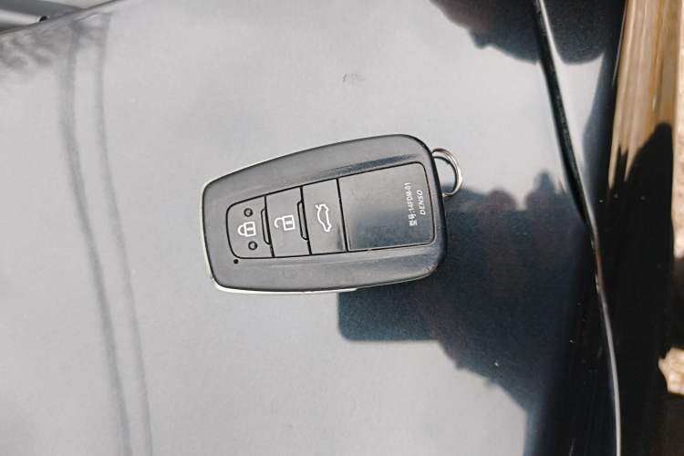Used Toyota Avalon 2019 2.0L Ambition Edition China VI Vehicle Key