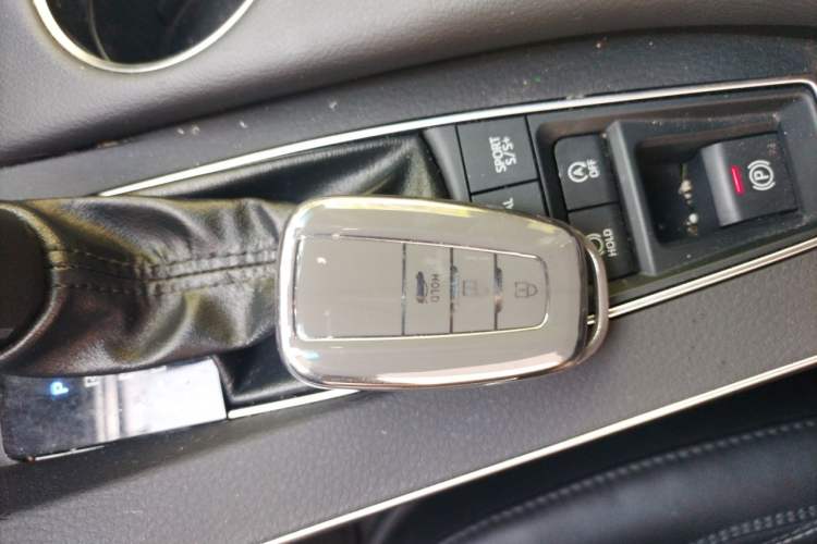 Used Toyota Avalon 2019 2.5L Touring Premium Version China VI Standard Vehicle Key
