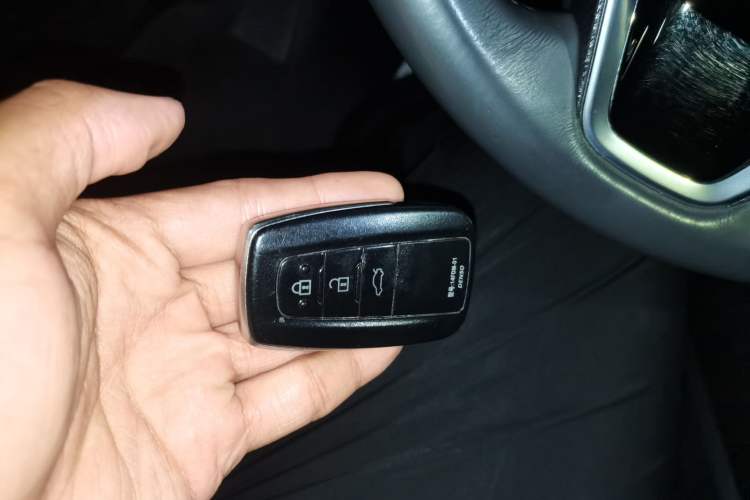 Used Toyota Avalon 2019 2.0L Luxury Edition China VI Standard Vehicle Key