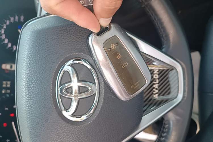 Used Toyota Avalon 2019 2.0L Luxury Edition China VI Standard Vehicle Key
