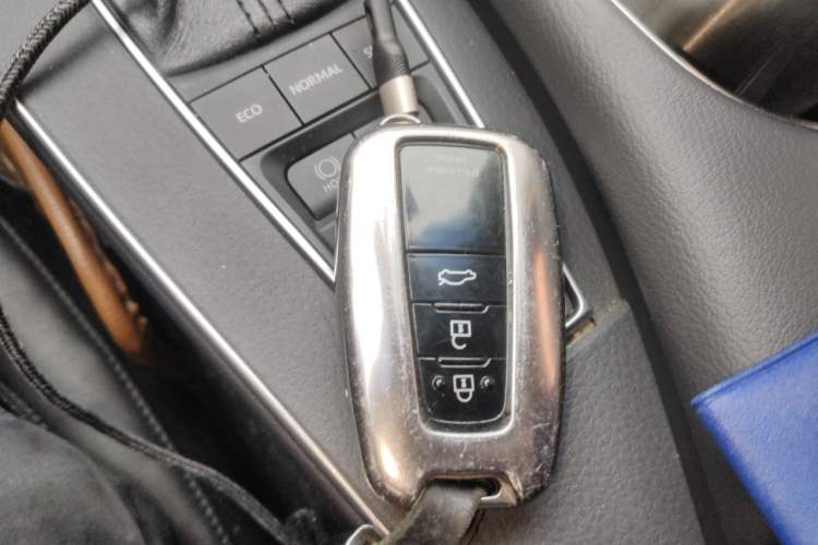 Used Toyota Avalon 2019 Dual-Engine 2.5L Limited Flagship Edition China VI Standard Vehicle Key