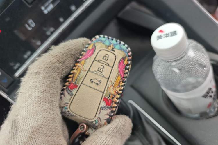 Used Toyota Avalon 2019 2.0L XLE Premium Edition China VI Vehicle Key
