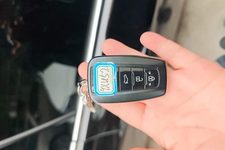 Used Toyota Avalon 2019 2.0L Ambition Edition China VI Vehicle Key