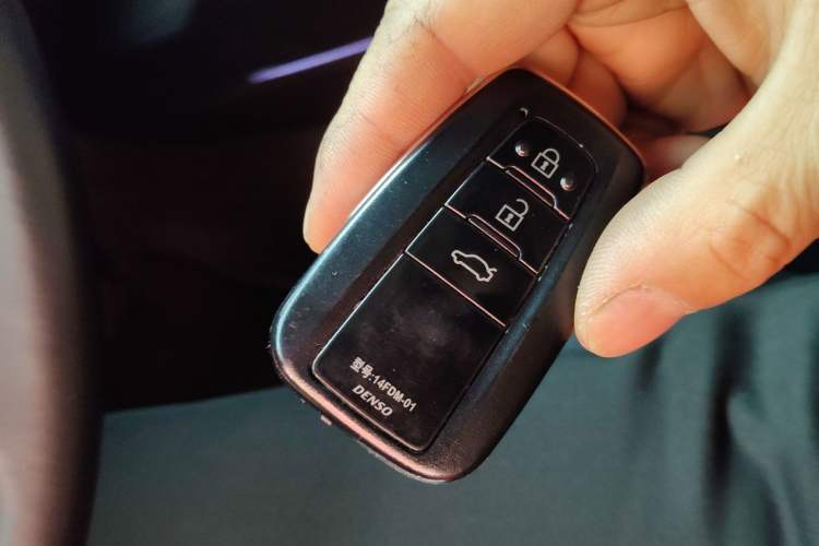 Used Toyota Avalon 2019 2.0L Luxury Edition China VI Standard Vehicle Key