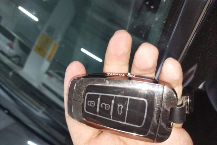 Used Toyota Avalon 2019 2.0L Luxury Edition China VI Standard Vehicle Key