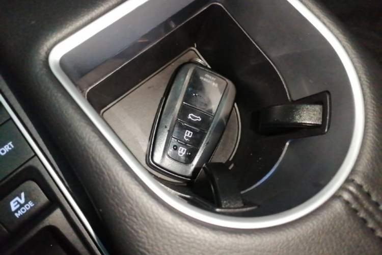 Used Toyota Avalon 2019 Dual-Engine 2.5L XLE Prestige Version China VI Standard Vehicle Key