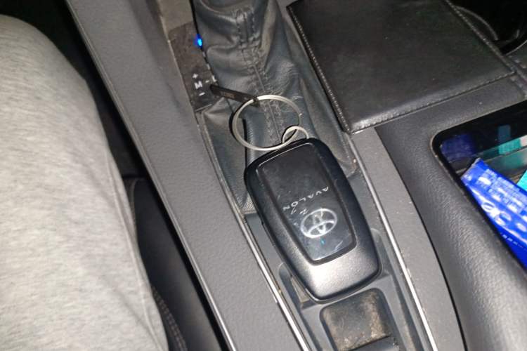 Used Toyota Avalon 2019 2.0L Luxury Edition China VI Standard Vehicle Key