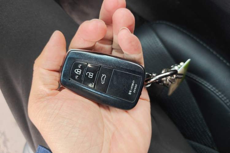 Used Toyota Avalon 2019 2.0L Luxury Edition China VI Standard Vehicle Key