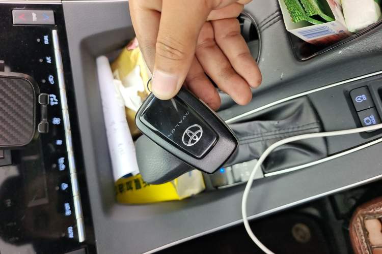 Used Toyota Avalon 2019 2.0L Ambition Edition China VI Vehicle Key