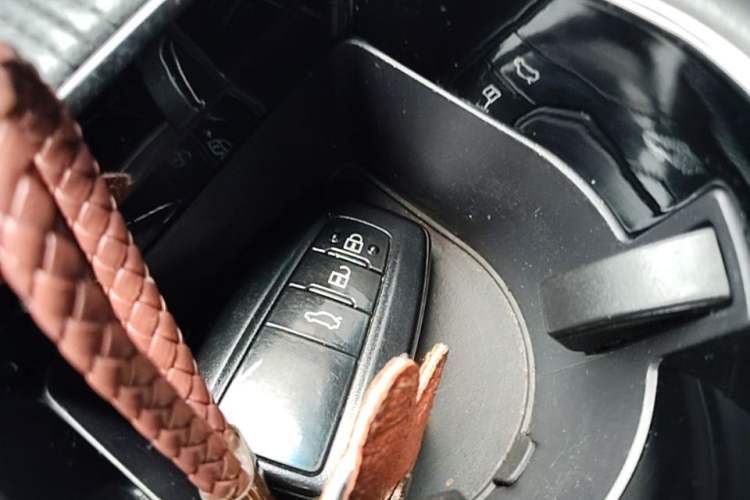 Used Toyota Avalon 2019 Dual-Engine 2.5L Luxury Edition China VI Standard Vehicle Key