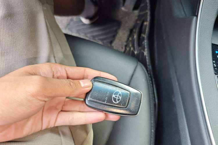Used Toyota Avalon 2019 2.5L Ambition Version China VI Standard Vehicle Key
