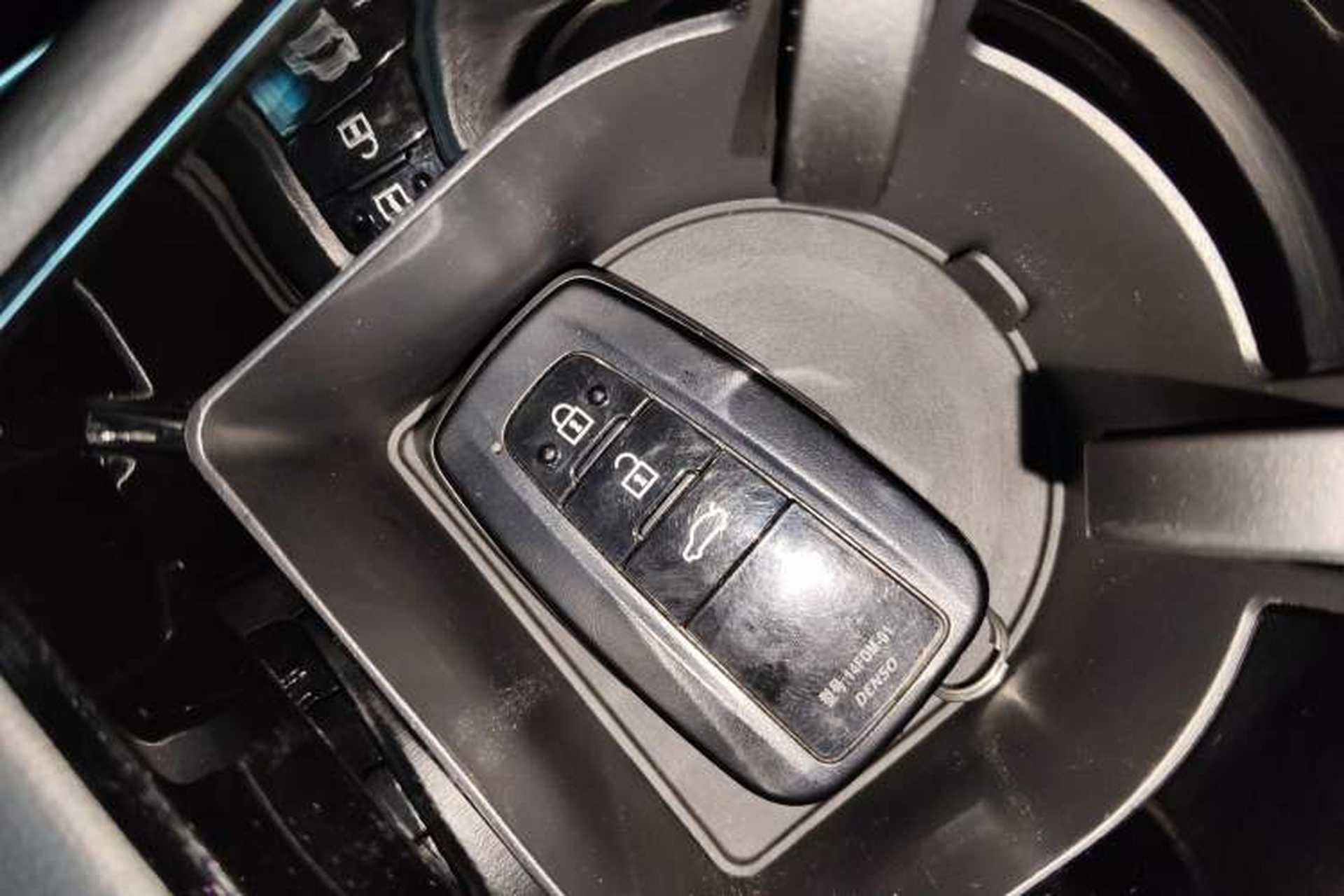 Used Toyota Avalon 2019 2.0L Ambition Edition China VI Vehicle Key