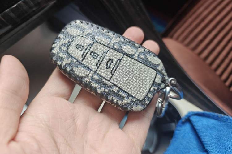 Used Toyota Avalon 2019 2.0L Luxury Edition China VI Standard Vehicle Key