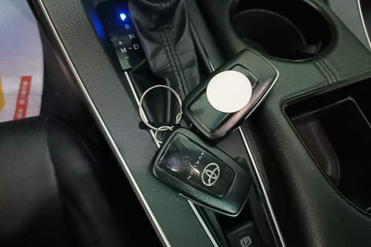 Used Toyota Avalon 2019 2.0L Luxury Edition China VI Standard Vehicle Key