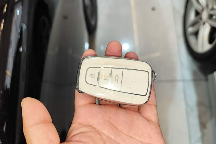 Used Toyota Avalon 2019 2.0L XLE Premium Edition China VI Vehicle Key