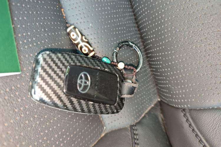 Used Toyota Avalon 2019 2.0L XLE Premium Edition China VI Vehicle Key