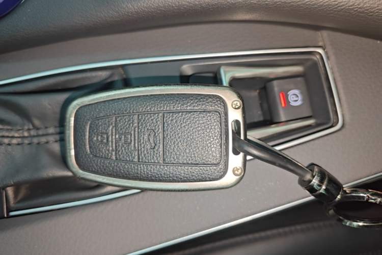 Used Toyota Avalon 2019 2.0L Luxury Edition China VI Standard Vehicle Key