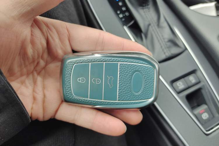 Used Toyota Avalon 2019 2.0L Ambition Edition China VI Vehicle Key
