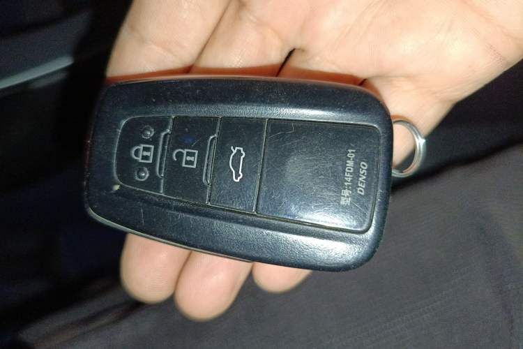 Used Toyota Avalon 2019 2.0L Luxury Edition China VI Standard Vehicle Key