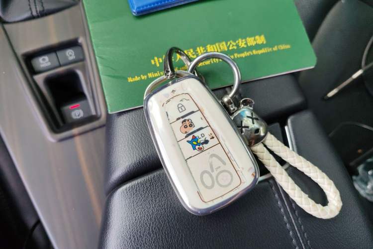 Used Toyota Avalon 2019 2.0L XLE Premium Edition China VI Vehicle Key
