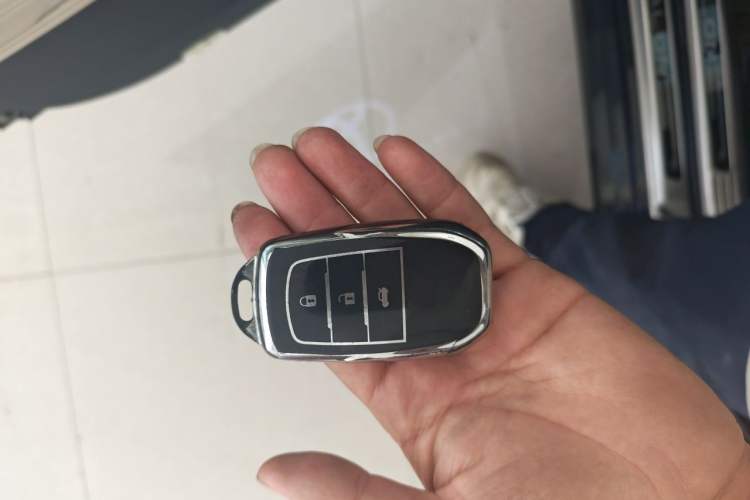 Used Toyota Avalon 2019 2.0L Luxury Edition China VI Standard Vehicle Key