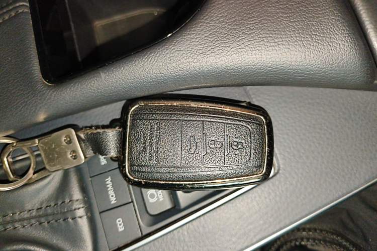 Used Toyota Avalon 2019 Dual-Engine 2.5L Luxury Edition China VI Standard Vehicle Key