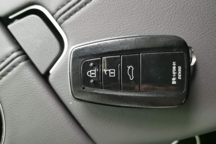 Used Toyota Avalon 2019 2.5L Touring Premium Version China VI Standard Vehicle Key