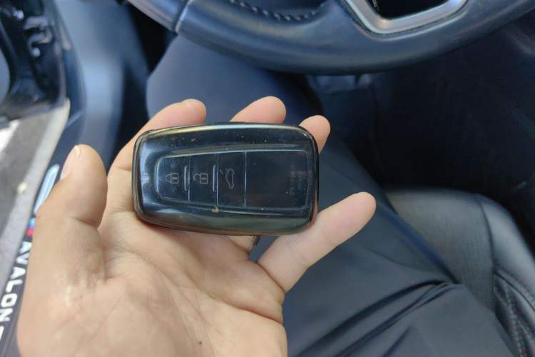 Used Toyota Avalon 2019 2.5L Touring Premium Version China VI Standard Vehicle Key