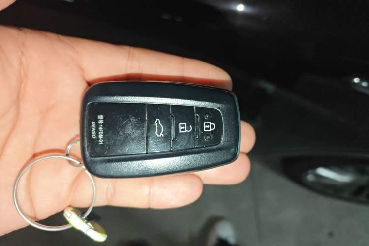 Used Toyota Avalon 2019 Dual-Engine 2.5L XLE Prestige Version China VI Standard Vehicle Key