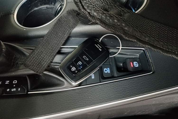 Used Toyota Avalon 2019 2.5L Touring Premium Version China VI Standard Vehicle Key