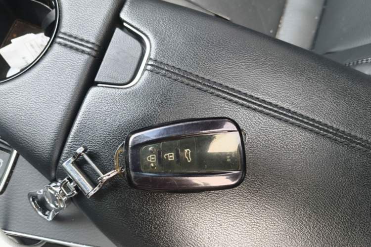Used Toyota Avalon 2019 2.0L Luxury Edition China VI Standard Vehicle Key