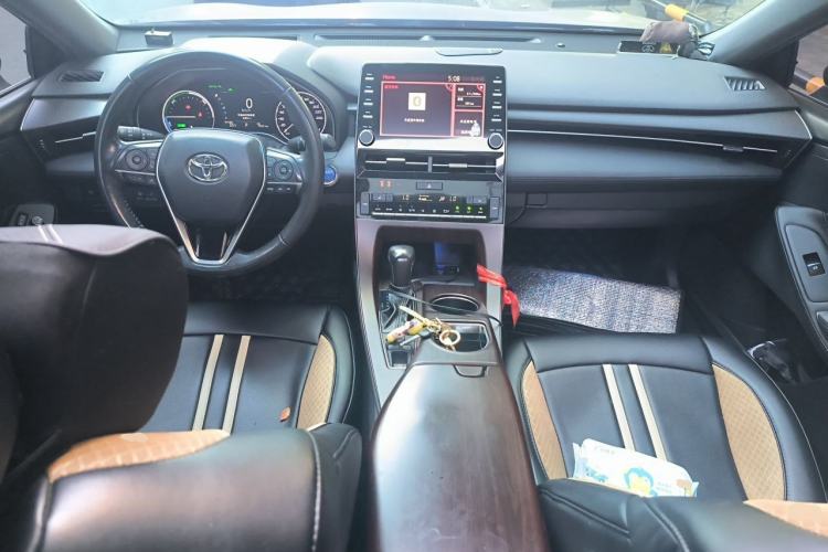 Used Toyota Avalon 2019 Dual-Engine 2.5L XLE Prestige Version China VI Standard Center Console