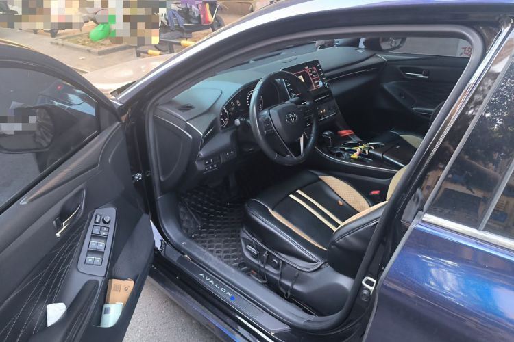 Used Toyota Avalon 2019 Dual-Engine 2.5L XLE Prestige Version China VI Standard Driver Seat
