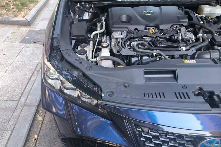 Used Toyota Avalon 2019 Dual-Engine 2.5L XLE Prestige Version China VI Standard Engine Bay Right